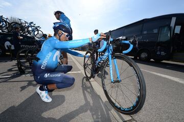 Los ciclistas del equipo Movistar, con Landa, Valverde y Quintana a la cabeza, reconocieron la etapa 9 del Tour de Francia que tendrá 15 tramos de adoquines.