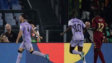 Athletic Bilbao's Spanish defender #04 Aitor Paredes celebrates scoring his team's first goal during the Europa League football match between AS Roma and Athletic Bilbao at the Olympic stadium in Rome, on September 26, 2024. (Photo by Filippo MONTEFORTE / AFP)