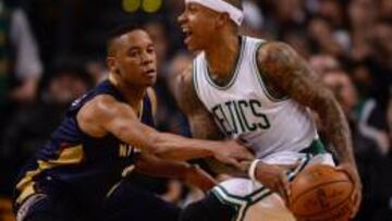 Isaiah Thomas (d) de Boston ante Tim Frazier.
