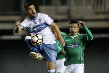 Futbol, Audax vs Universidad Catolica.
Decima fecha, cmapeonato de Clausura 2016/17.
El jugador de Universidad Catolica Enzo Kalinski, izquierda, disputa el balon con Rene Melendez de Audax durante el partido de primera division en el estadio Bicentenario La Florida de Santiago, Chile.
16/04/2017
Andres Pina/Photosport
************

Football, Audax vs Universidad Catolica.
10th date, Clousure Championship 2016/17
Universidad Catolica's player Enzo Kalinski, left, battles for the ball against Rene Melendez of Audax during the first division football match held at the Bicentenario La Florida stadium in Santiago, Chile.
16/04/2017
Andres Pina/Photosport