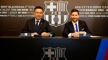 Leo Messi signs contract extension at Barcelona