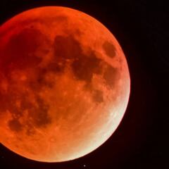 Total lunar eclipse live: Watch rare blood moon online