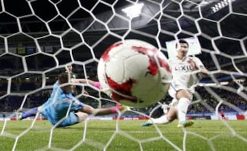 Football Soccer - Atletico Nacional v Kashima Antlers - FIFA Club World Cup Semi Final - Suita City Football Stadium, Osaka, Japan - 14/12/16 Kashima Antlers' Yuma Suzuki scores their third goal Reuters / Kim Kyung-Hoon Livepic EDITORIAL USE ONLY.