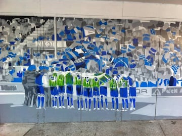 NUEVAS PINTADAS EN LOS MURALES DEL ESTADIO DE MENDIZORROZA  PAREDES EXTERIORES DEL ESTADIO