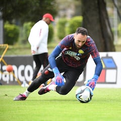 David Ospina continúa con su recuperación en la sede de la FCF