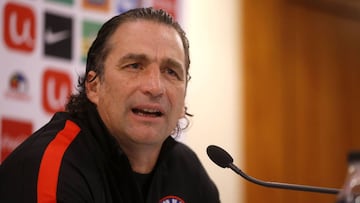 Futbol, conferencia de prensa de Juan Anttonio Pizzi
El entrenador de la seleccion chilena Juan Anttonio Pizzi habla con los medios de comunicacion durante la conferencia de prensa en el hotel Renaissance de Sao Paulo, Brasil.
09/10/2017
Andres Pina/Ph