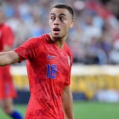 Netherlands keen on convincing Sergiño Dest to join them