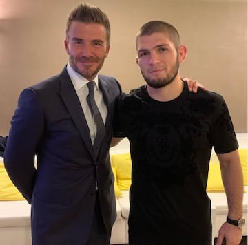 Una foto con mucha clase junto al legendario exjugador inglés David Beckham.