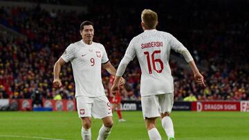 Soccer Football - UEFA Nations League - Group D - Wales v Poland - Cardiff City Stadium, Cardiff, Wales, Britain - September 25, 2022 Poland's Karol Swiderski celebrates scoring their first goal with Robert Lewandowski REUTERS/Rebecca Naden