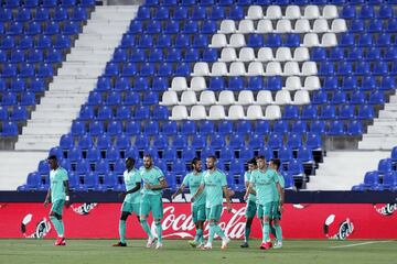 ¡¡MARCA ASENSIO!! ¡Gran pase de Isco a la espalda de la defensa que deja al balear encarar en solitario hacia portería y bate a Cuélar con un tiro ajustado al palo!