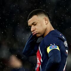 Enrique hints at Mbappé exit after early substitution in PSG tie