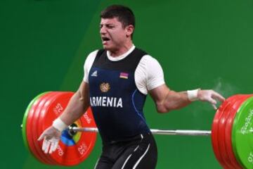 El armenio Andranik Karapetyan sufrió una lesión en el codo en su intento por levantar no pudo superar los 195 kilos durante la competición de halterofilia.
