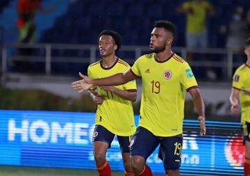 Con un gol en el último minuto, la Selección Colombia salvó un punto en el encuentro ante los dirigidos por Scaloni.  Luis Fernando Muriel y Miguel Borja anotaron. 