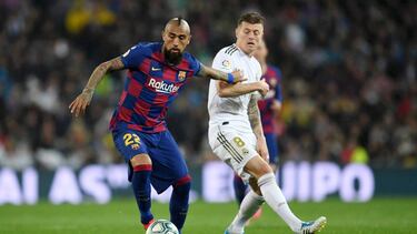 ¿De qué juega Vidal en el Barcelona?