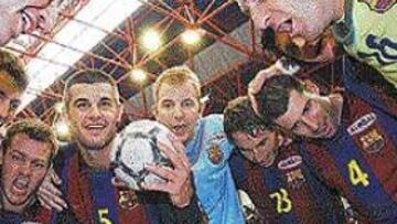 <b>BUEN ARRANQUE.</B> El Barça celebró el primer título de la temporada.