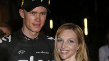 Christopher Froome y su novia, Michelle Cound, tras su victoria en el Tour de Francia 2013.