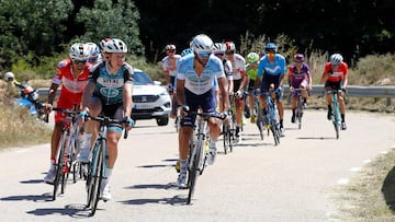 El pelot&oacute;n, durante la quinta y &uacute;ltima etapa de la Vuelta a Burgos 2019, de 146 km, entre Santo Domingo de Silos y las lagunas de Neila.