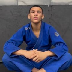 El deportista medalla de oro que pide limosna en los semáforos