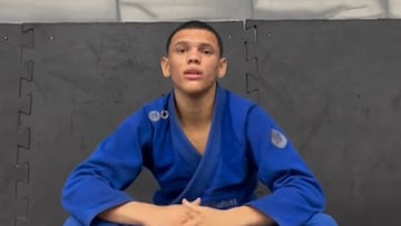 El deportista medalla de oro que pide limosna en los semáforos