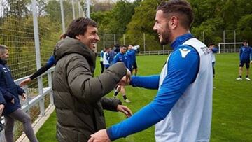 Raúl saludó a Theo en Zubieta.