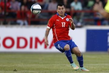 Gary Medel fue considerado en 12 ocasiones. Habr&iacute;a sumado cerca de $48 millones en bonos.