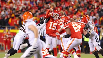 KANSAS CITY, MISSOURI - JANUARY 29: Patrick Mahomes #15 of the Kansas City Chiefs throws an incomplete pass against the Cincinnati Bengals during the fourth quarter in the AFC Championship Game at GEHA Field at Arrowhead Stadium on January 29, 2023 in Kansas City, Missouri.   Kevin C. Cox/Getty Images/AFP (Photo by Kevin C. Cox / GETTY IMAGES NORTH AMERICA / Getty Images via AFP)