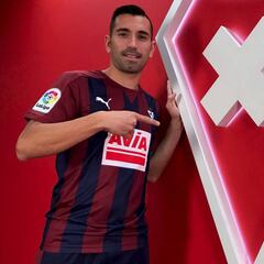 Eibar y Málaga, dos equipos que viven las dos caras del fútbol