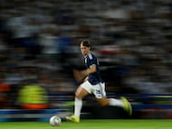This slow shutter photograph shows Argentina's midfielder #18 Nico Paz running with the ball during a friendly football match between Argentina and Zambia at La Bombonera stadium in Buenos Aires on March 31, 2026. (Photo by Luis ROBAYO / AFP)