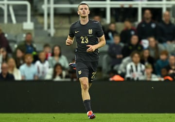 Adam Wharton, jugador del Crystal Palace, debuta con la Selección absoluta de Inglaterra en un amistoso ante Bosnia y Herzegovina.