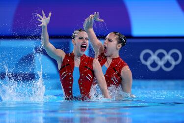Iris Tió y Alisa Ozhogina marchan séptimas tras la rutina técnica, que les había valido el bronce en los dos últimos Mundiales. Dominan las hermanas de China, Austria y Países Bajos. Este sábado, la libre.