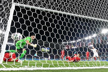 0-1. Merih Demiral marca en propia puerta el tanto de la selección italiana.