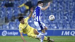 SAN SEBASTIAN, SPAIN - NOVEMBER 29: Gerard Moreno of Villarreal tackles Igor Zubeldia of Real Sociedad during the La Liga Santander match between Real Sociedad and Villarreal CF at Estadio Anoeta on November 29, 2020 in San Sebastian, Spain. Sporting stad