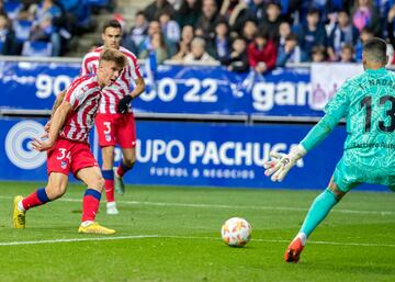 Pablo Barrios pone tranquilidad en el marcador y anota el segundo tras recibir de Correa dentro del área. Define a la perfección para batir a Nadal.