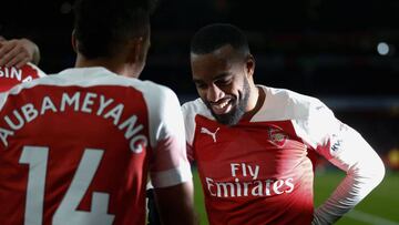 Lacazette y Aubameyang celebran un gol del Arsenal