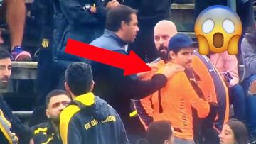 ¡Insólito! Hincha le prestó su camiseta a arquero de Peñarol