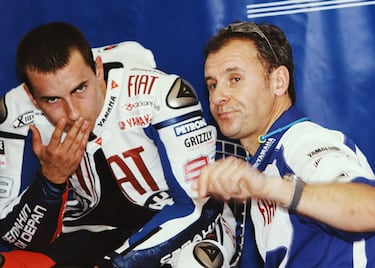 El piloto holandés estuvo en la parrilla del Mundial desde 1986 a 1995, disputando carreras en 80, 125 y 250cc. Tan sólo consiguió una victoria durante toda su carrera, en el GP de Alemania de 1990. En 2010 saltó a la primera línea mediática como analista de pista de Jorge Lorenzo y desde 2015 comenzó a actuar como ‘cazatalentos’ para Yamaha. Actualmente es el director general de equipo del Petronas Yamaha. 