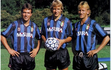 En el 1989 el Inter de Trapattoni se adjudica el scudetto. Después, Brehme, Klinsmann y Matthaeus conquistan el Mundial de Italia con la selección de Alemania.