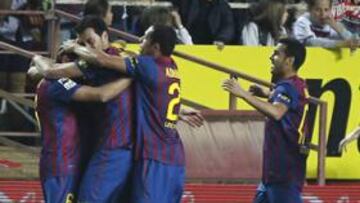 <b>A PIÑÓN FIJO. </b>El Barcelona volvió a ser una apisonadora en el Pizjuán y se empeña en no dar por perdida la Liga.