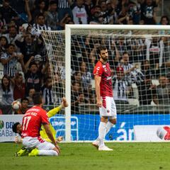 Rayados cena Tiburón y pone medio pie en la Liguilla