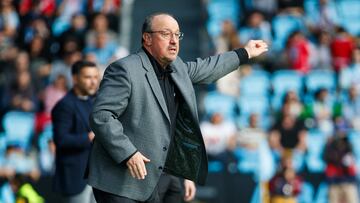 Rafa Benítez da instrucciones durante un partido del Celta.