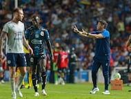 Nicolas Larcamon head coach of Cruz Azul during the 16th round match between Queretaro and Cruz Azul as part of the Liga BBVA MX Varonil, Torneo Clausura 2026 at La Corregidora Stadium, on April 21, 2026 in Santiago de Queretaro, Mexico.