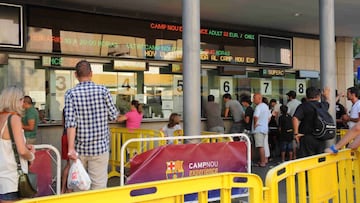 Colas en el Camp Nou para un Clásico de Supercopa en 2011.