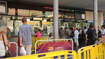 Colas en el Camp Nou para un Cl&aacute;sico de Supercopa en 2011.