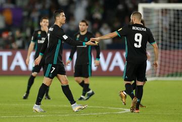 Formaron una sociedad que fue clave en todos los éxitos recientes del Real Madrid. Cuando más habituales eran los pitos para Benzema en el Santiago Bernabéu, Cristiano se encargó de defender a su compañero. Incluso en un partido contra el Alavés, pidió a la afición que aplaudiera una asistencia de Karim y, después le cedió un penalti para reivindicarse. Se convirtieron en amigos. La admiración del portugués por el juego de Benzema es tal que ha intentado convencerlo para fichar por la Juventus.