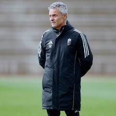 Fran Escribá y la sombra alargada de la ausencia de Santi Cazorla