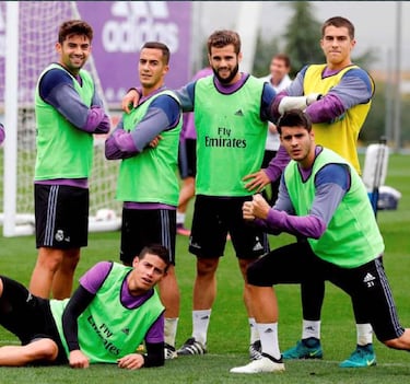 James se divierte en la práctica del Madrid antes de Copa