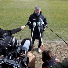 Parras: "Me preocupa el VAR, ahora se pitan contactos que en 2ªB no son falta"