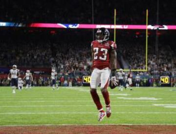 Tercer touchdown de los Falcons en el partido. La defensa planteada por Dan Quinn estaba dominando totalmente el partido. 21 - 0.