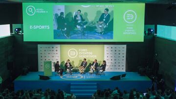 Sergi Mesonero, Manuel Moreno, Eric Murillo y Pep S&aacute;nchez, durante la segunda Ponencia del Foro de Eventos Deportivos 2016 de AS sobre e-sports.