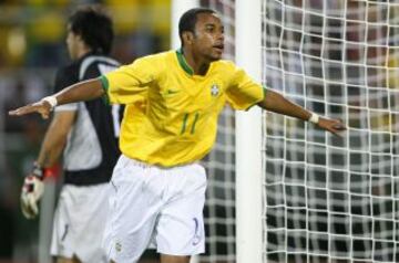 07 de julio de 2007: Nuevamente Brasil y Chile se toparían en Copa América, esta vez en la ronda de cuartos de final del certamen. Brasil sacó su poderío y humilló a Chile, derrotándolo por 6 a 1. Anotaron Juan (16'), Julio Baptista (23'), Robinho (27' y 50'), Josué (68') y Vagner Love (86'). Para 'La Roja', descontó Humberto Suazo (76') con una vaselina que batió al portero Doni.